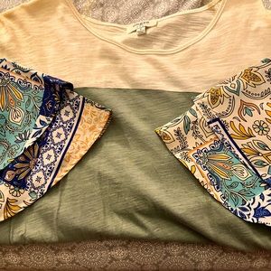 Boutique hi-low olive and cream colored top